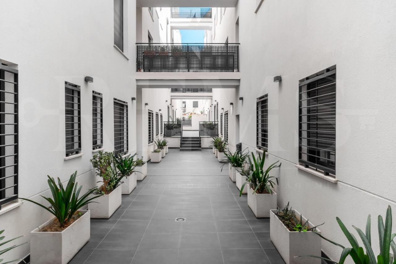 Cozy Flat With Common Pool & Parking - Center By Rems Leilighet Málaga Eksteriør bilde