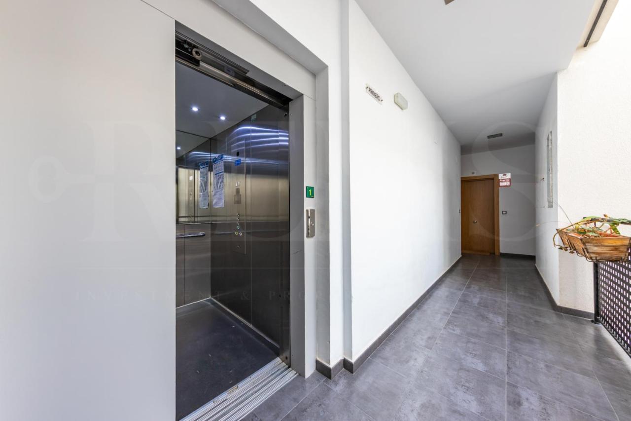 Cozy Flat With Common Pool & Parking - Center By Rems Leilighet Málaga Eksteriør bilde