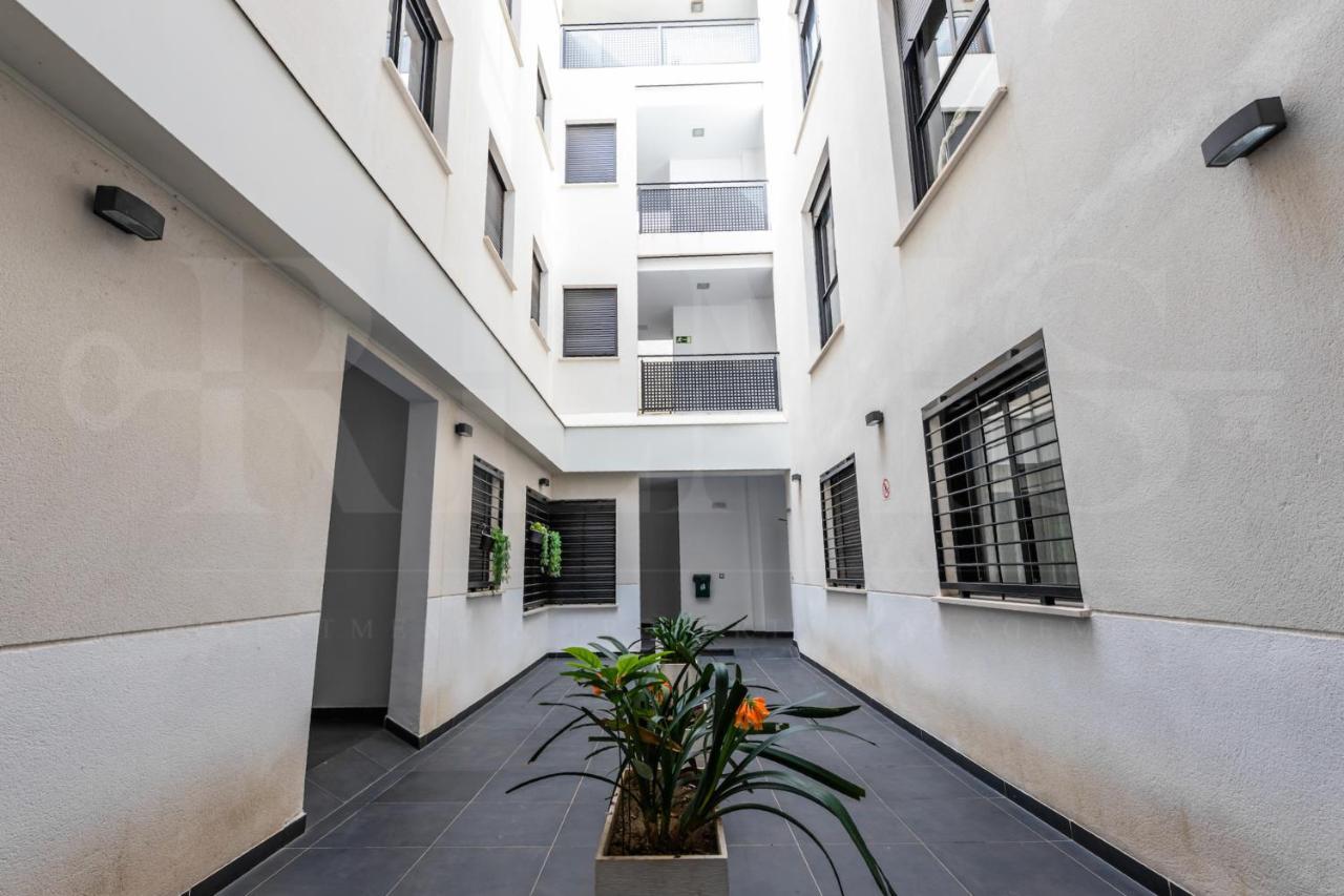 Cozy Flat With Common Pool & Parking - Center By Rems Leilighet Málaga Eksteriør bilde